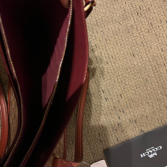 Authentic Signature Coach Satchel - Picture 7 of 9